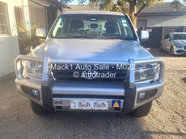 2012 - Toyota  Land Cruiser 200