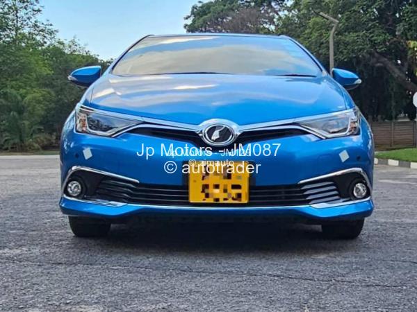 2016 - Toyota  Auris