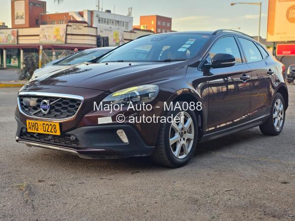 2017 - Volvo  V40