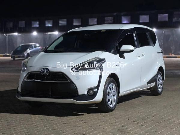 2018 - Toyota  Sienta