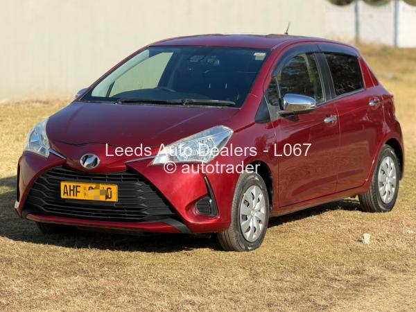 2017 - Toyota  Vitz