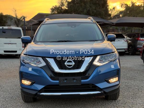 2017 - Nissan  X-Trail