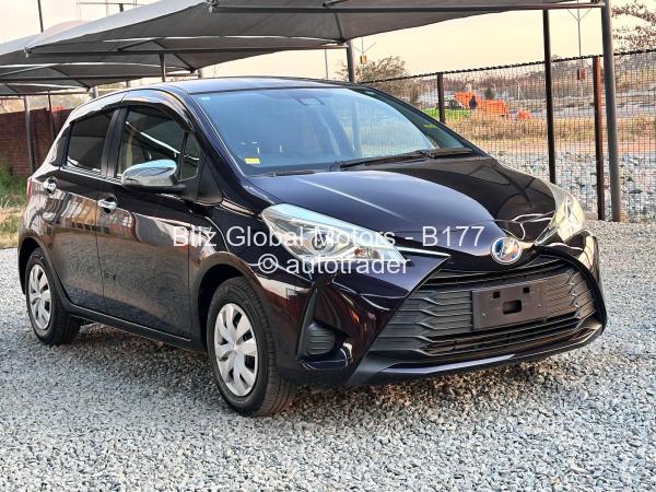 2017 - Toyota  Vitz