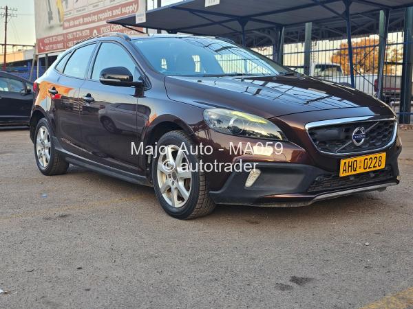 2017 - Volvo  V40