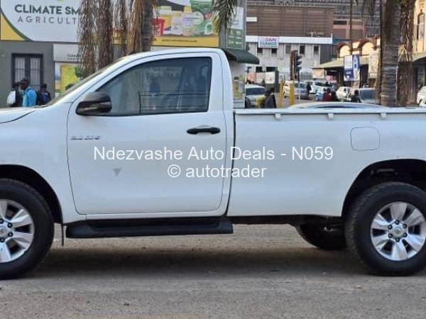 2019 - Toyota  Hilux
