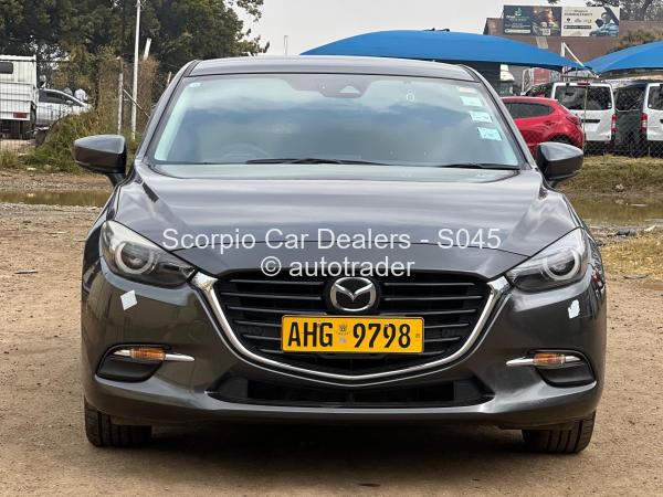 2017 - Mazda  axela