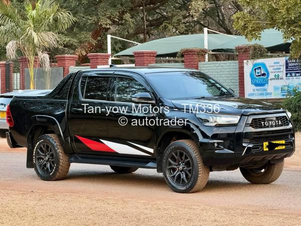2023 - Toyota  Hilux