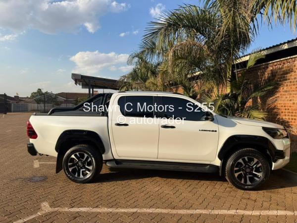 2021 - Toyota  Hilux