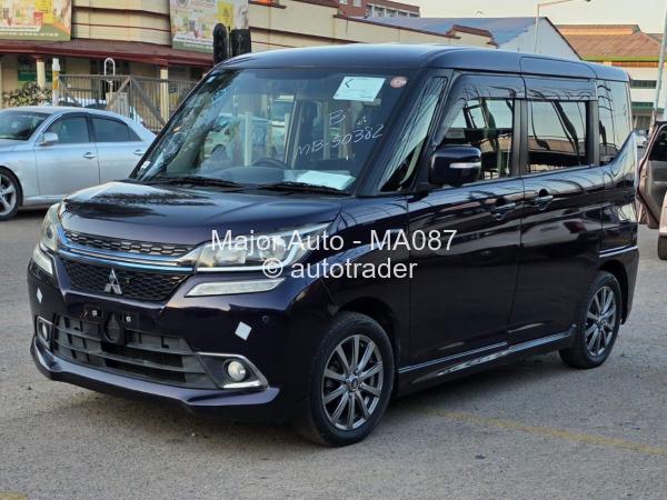2017 - Mitsubishi  Delica