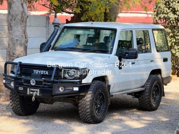 2017 - Toyota  Land Cruiser 79