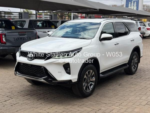 2023 - Toyota  Hilux