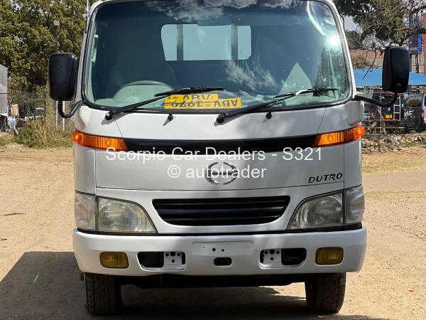 0000 - Hino Dutro