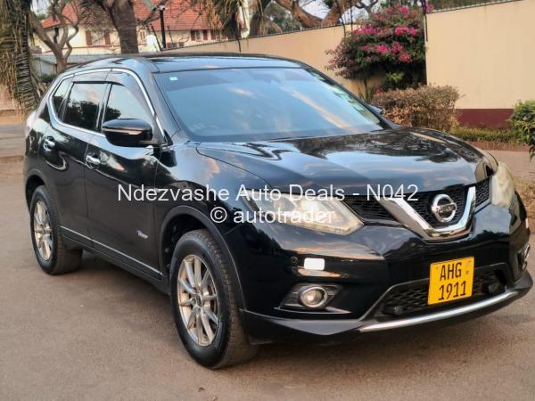 2017 - Nissan  X-Trail