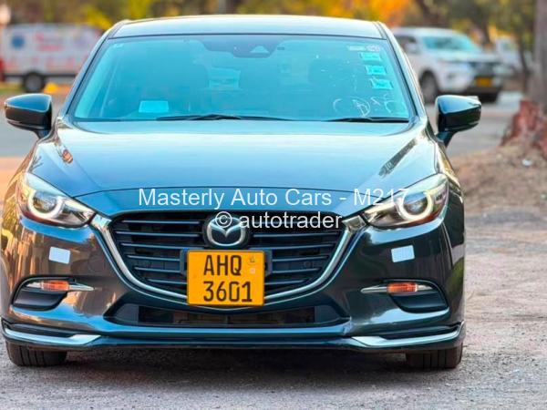 2016 - Mazda  axela