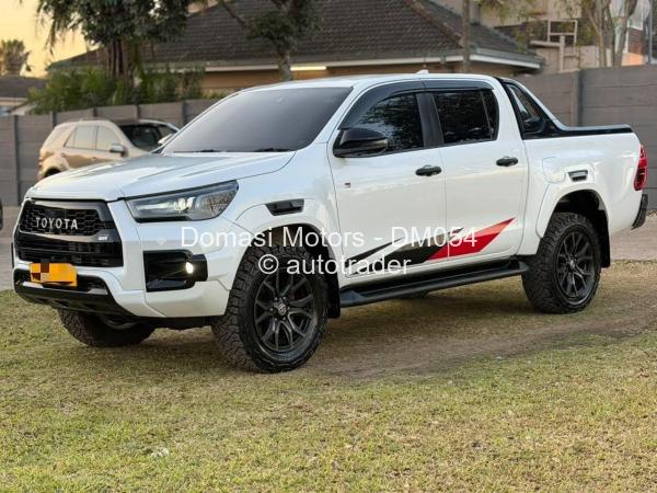 2023 - Toyota  Hilux