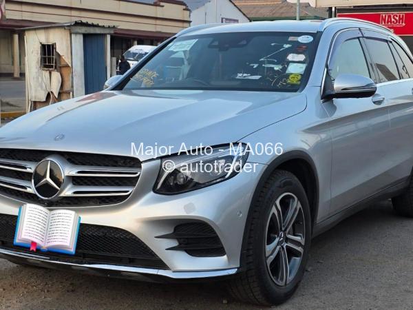 2017 - Mercedes Benz GLC