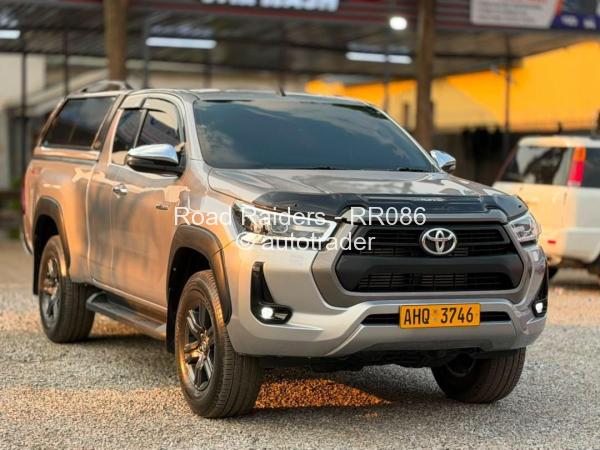 2020 - Toyota  Hilux