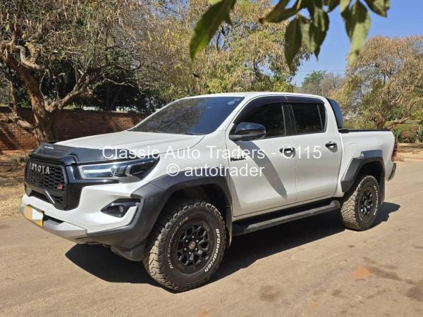 2025 - Toyota  Hilux