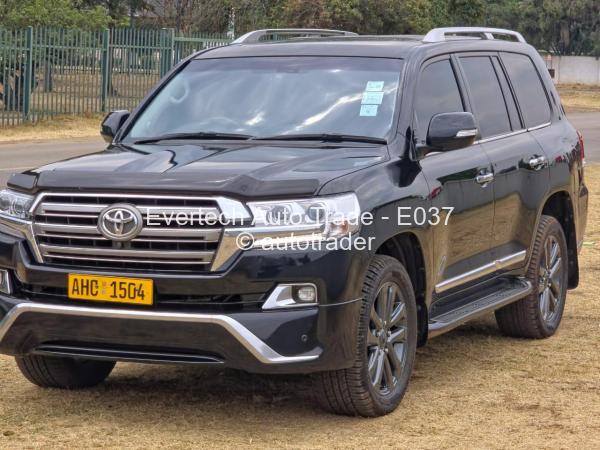 2017 - Toyota  Land Cruiser 200