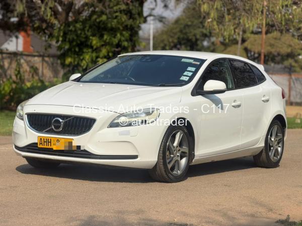 2016 - Volvo  V40