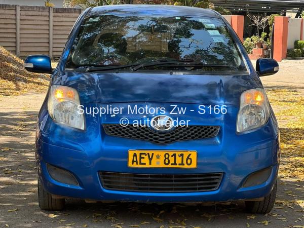 2004 - Toyota  Vitz