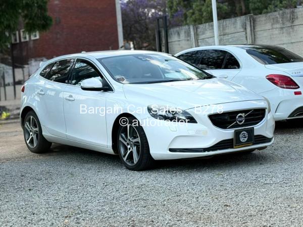 2015 - Volvo  V40