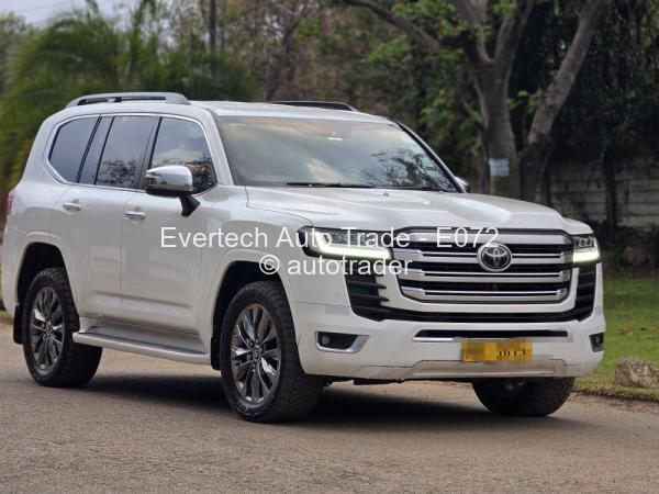 2022 - Toyota  Land Cruiser 300