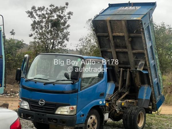 2010 - Hino Dutro