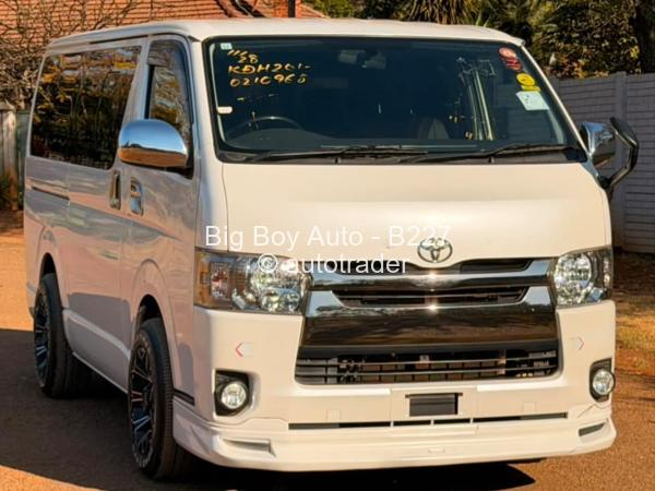 2017 - Toyota  Hiace