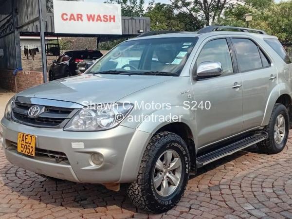 2014 - Toyota  Fortuner