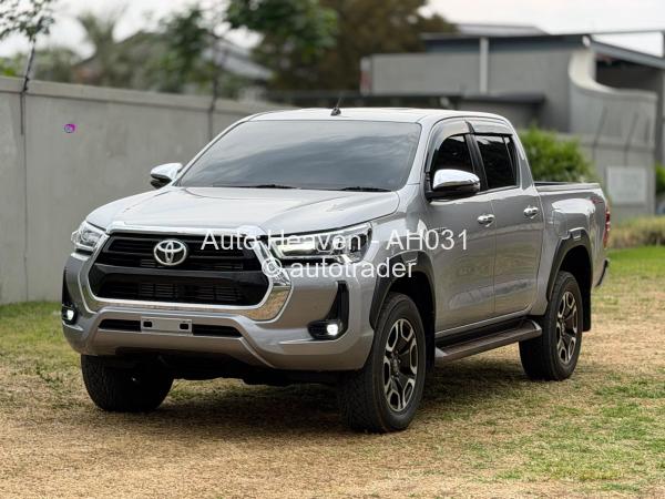 2023 - Toyota  Hilux