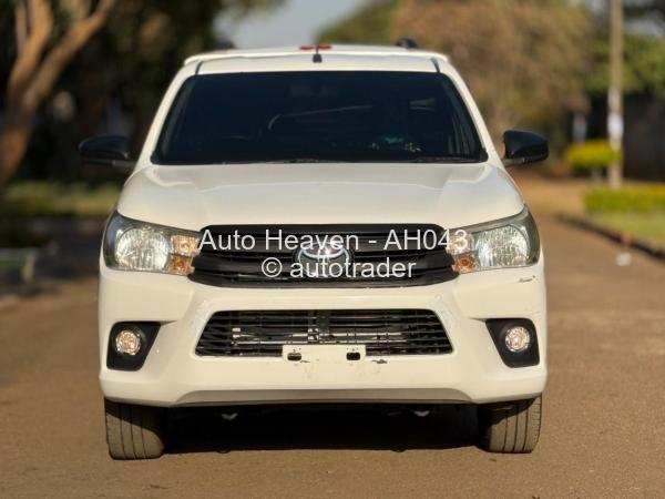 2019 - Toyota  Hilux