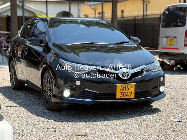 2017 - Toyota  Auris