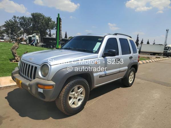 2004 - Jeep  Cherokee