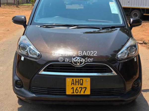 2018 - Toyota  Sienta