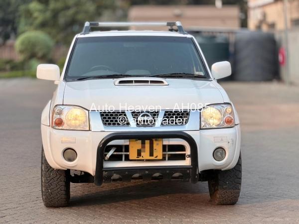 2010 - Nissan  Hardbody