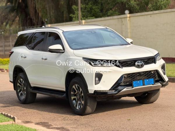 2017 - Toyota  Fortuner