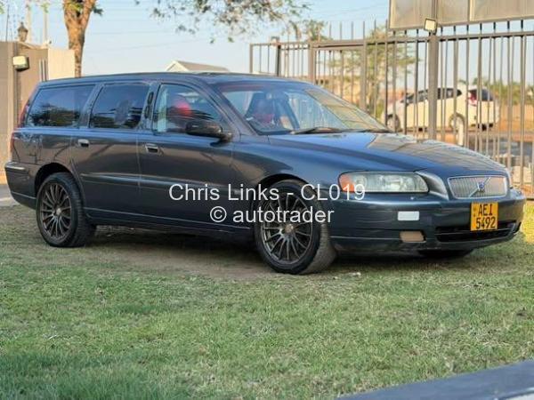 2005 - Volvo  V70