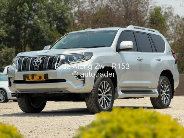2022 - Toyota  Land Cruiser Prado