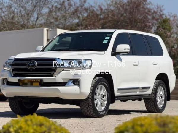 2017 - Toyota  Land Cruiser 200