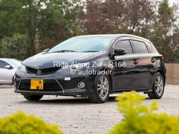 2012 - Toyota  Auris