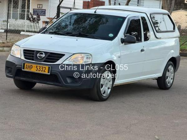 2019 - Nissan  NP200