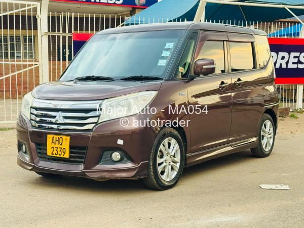 2017 - Mitsubishi  Delica