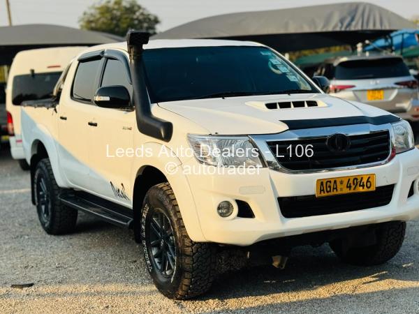 2015 - Toyota  Hilux