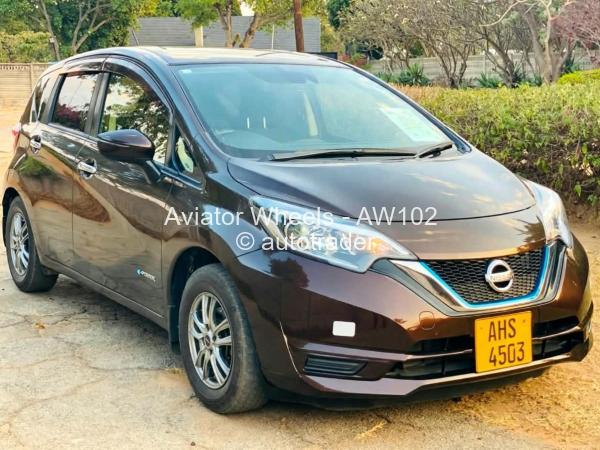 2017 - Nissan  Note