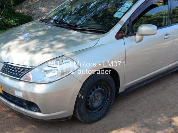 2010 - Nissan  Tiida