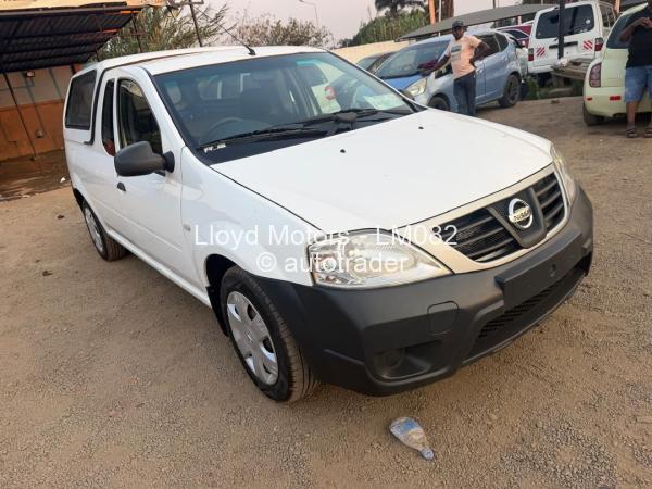 2021 - Nissan  NP200