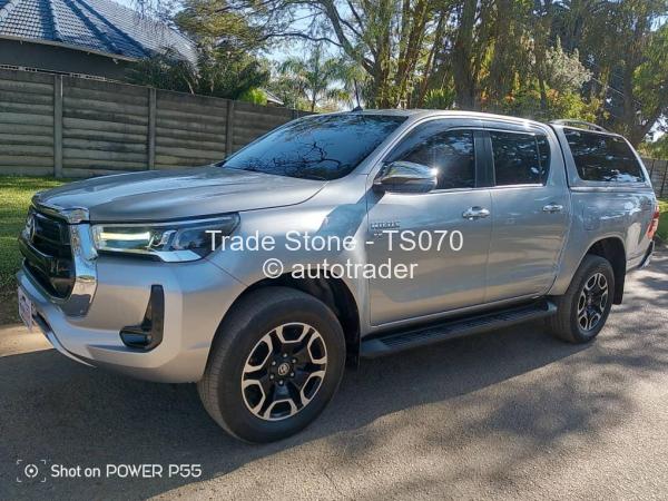 2022 - Toyota  Hilux