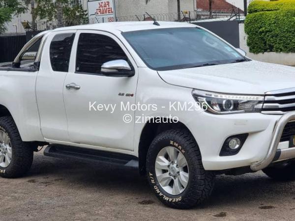 2018 - Toyota  Hilux