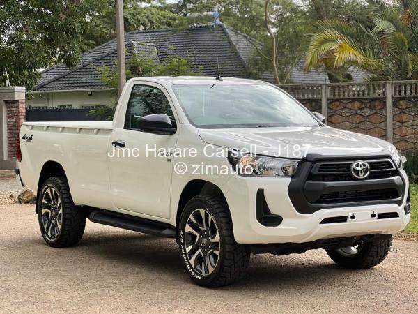 2024 Toyota  HILUX REVO